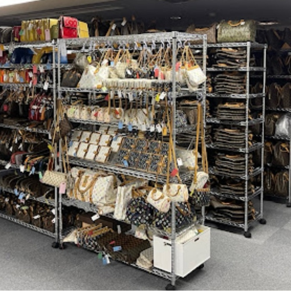 Come watch me shop in Japan live!!! - Picture 2 of 2